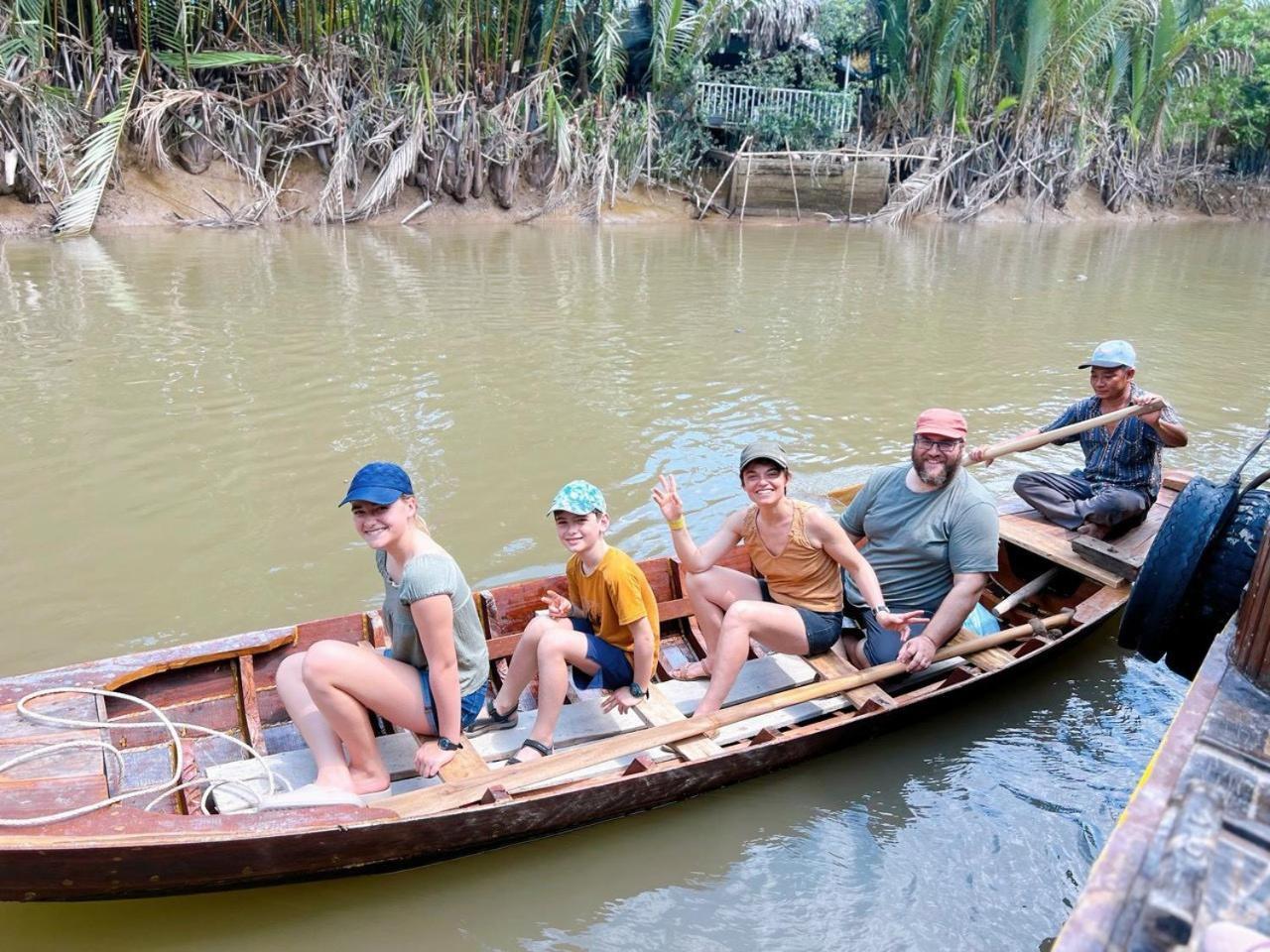 Hide Away Bungalows In Ben Tre City Exterior photo