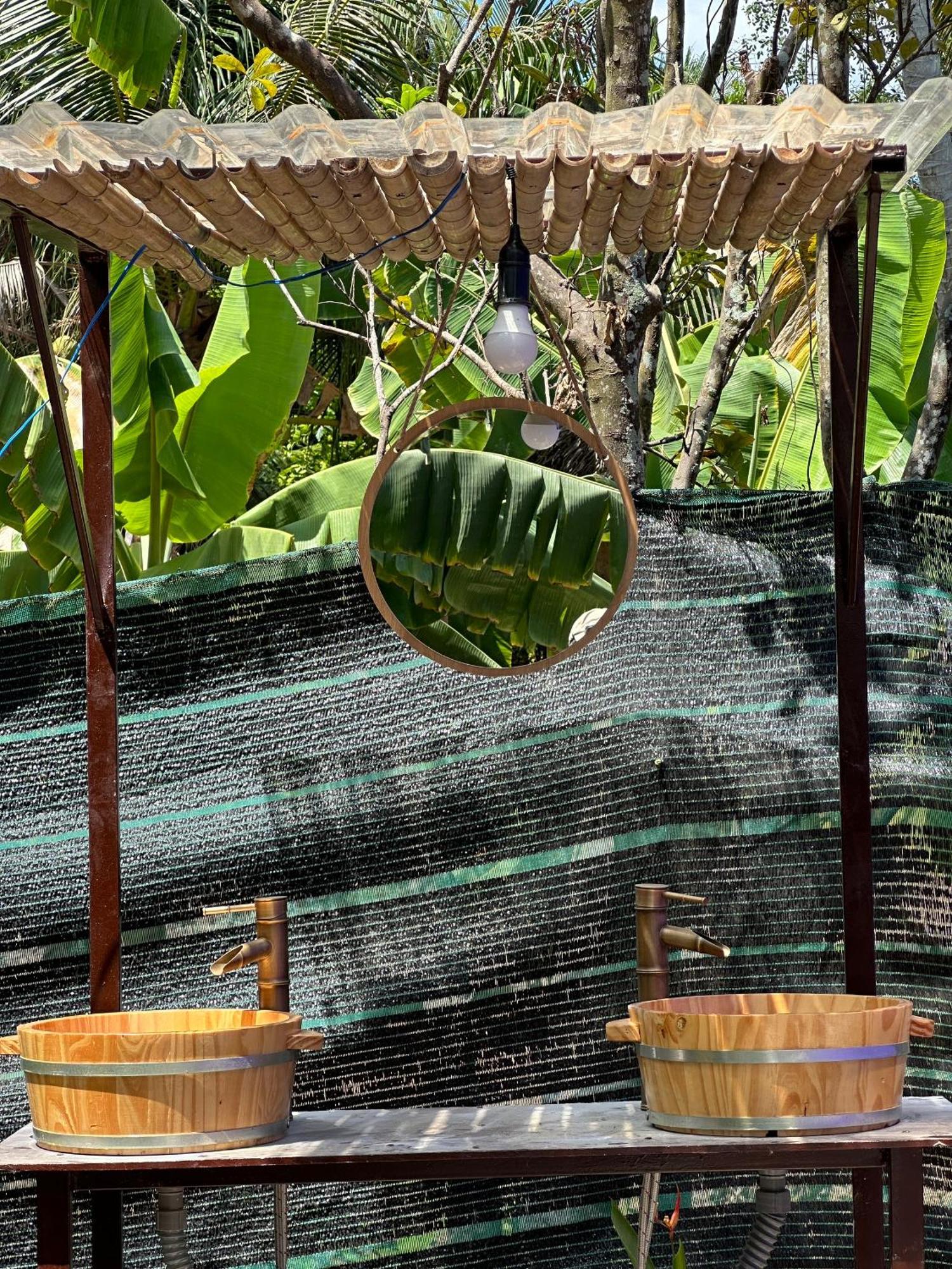 Hide Away Bungalows In Ben Tre City Exterior photo